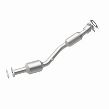 Load image into Gallery viewer, Magnaflow Catalytic Converter Direct Fit Magnaflow 2007 Saturn Vue 2.4L Direct Fit Converter
