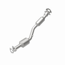 Load image into Gallery viewer, Magnaflow Catalytic Converter Direct Fit Magnaflow 2007 Saturn Vue 2.4L Direct Fit Converter