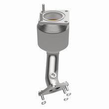 Load image into Gallery viewer, Magnaflow Catalytic Converter Direct Fit Magnaflow 2013 Nissan Pathfinder 3.5L Direct Fit Converter