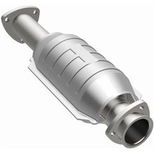 Load image into Gallery viewer, MagnaFlow Exhaust Products Catalytic Converter MagnaFlow Exhaust Products Magnaflow Standard Grade Direct-Fit Catalytic Converter 22834
