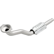 Load image into Gallery viewer, MagnaFlow Exhaust Products Catalytic Converter MagnaFlow Exhaust Products Magnaflow Standard Grade Direct-Fit Catalytic Converter 22923