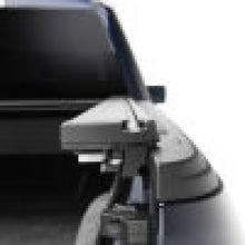 Load image into Gallery viewer, Retrax 21-22 Ford F-150 Super Crew/Super Cab (Incl. 2022 Lightning) 5.5ft Bed RetraxONE XR Retractable Bed Covers Retrax