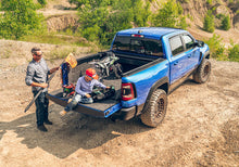 Load image into Gallery viewer, Retrax 19-22 Chevrolet/GMC (5.8ft. Bed) Retrax IX Retractable Bed Covers Retrax