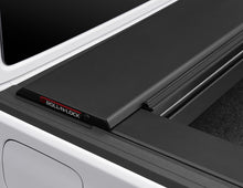 Load image into Gallery viewer, Roll-N-Lock 2020 Jeep Gladiator 5ft bed M-Series Retractable Tonneau Cover Tonneau Covers - Retractable Roll-N-Lock