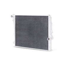 Load image into Gallery viewer, Mishimoto 99-06 BMW 323i/323i/328i/330i Performance Aluminum Radiator Radiators Mishimoto