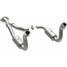 Load image into Gallery viewer, Magnaflow 08-10 Ford F-350 Super Duty 6.8L Direct Fit Converter
