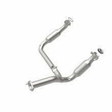 Load image into Gallery viewer, Magnaflow 07-08 Chevrolet Tahoe 5.3L Direct Fit Converter
