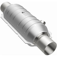Load image into Gallery viewer, Magnaflow Conv Univ 2.25 HM Angled O2
