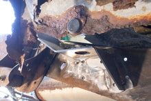 Load image into Gallery viewer, Rust Buster 1988-1998 Chevrolet &amp; GMC C/K 1500 &amp; 2500 Bed and Cab Mount Brackets - Left
