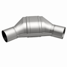 Load image into Gallery viewer, MagnaFlow Conv Univ 2.50inch Angled In/Out FED
