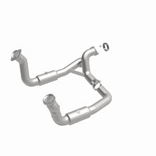 Load image into Gallery viewer, Magnaflow 11-17 Ford F-250 Super Duty 6.2L Direct Fit Converter
