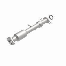 Load image into Gallery viewer, Magnaflow 14-15 Toyota Highlander 3.5L Direct Fit Converter
