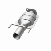 Load image into Gallery viewer, MagnaFlow Conv DF 95-02 Continental 4.6L rear
