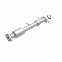 Load image into Gallery viewer, Magnaflow 14-15 Toyota Highlander 3.5L Direct Fit Converter
