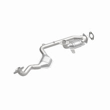 Load image into Gallery viewer, MagnaFlow Conv DF 95-97 Continental 4.6 front

