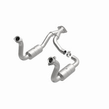 Load image into Gallery viewer, Magnaflow 08-10 Ford F-350 Super Duty 6.8L Direct Fit Converter
