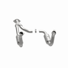 Load image into Gallery viewer, Magnaflow 08-10 Ford F-350 Super Duty 6.8L Direct Fit Converter
