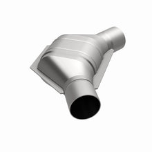 Load image into Gallery viewer, MagnaFlow Conv Univ 2.50inch Angled In/Out FED
