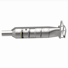 Load image into Gallery viewer, Magnaflow Catalytic Converter Direct Fit MagnaFlow 09-17 Ford F53 V10 6.8L Underbody Direct Fit Catalytic Converter
