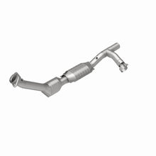 Load image into Gallery viewer, MagnaFlow Conv DF 99-02 Expedition 5.4L 4wd
