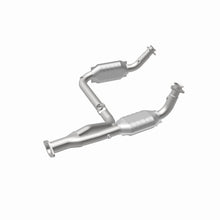 Load image into Gallery viewer, MagnaFlow Conv DF 00-01Tahoe/Yukon V8 5.7L
