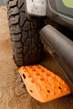 Load image into Gallery viewer, DV8 Offroad DV8 Xtract Mini Traction Board | Pair | Orange
