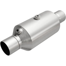 Load image into Gallery viewer, Magnaflow 2.50 w/dual O2 5in. Spun Universal Converter

