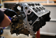 Load image into Gallery viewer, 66898_Camshaft-Installation-Handle_Lifestyle_5.jpg
