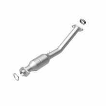 Load image into Gallery viewer, Magnaflow Catalytic Converter Direct Fit Magnaflow 11-13 Nissan Juke 1.6L Direct Fit Converter
