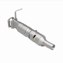 Load image into Gallery viewer, Magnaflow Catalytic Converter Direct Fit MagnaFlow 09-17 Ford F53 V10 6.8L Underbody Direct Fit Catalytic Converter
