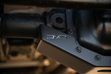 Load image into Gallery viewer, DV8 Offroad 2018+ Jeep Wrangler JL/Gladiator JT Front Differential Skid Plate

