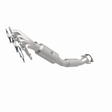 Load image into Gallery viewer, Magnaflow 08-10 Ford Focus 2.0L Direct Fit Converter

