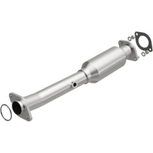 Load image into Gallery viewer, Magnaflow 05-06 Nissan Titan 5.6L Direct Fit Converter
