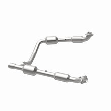 Load image into Gallery viewer, Magnaflow 05-08 Ford E-350 Super Duty 5.4L Direct Fit Converter
