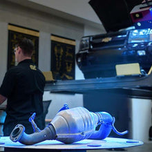 Load image into Gallery viewer, magnaflow-direct-fit-installation-catalytic-converter-02.jpg
