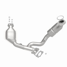 Load image into Gallery viewer, Magnaflow 04-07 Ford Taurus 3.0L Direct Fit Converter
