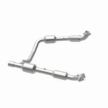 Load image into Gallery viewer, MagnaFlow Conv Direct Fit 05-06 Ford E-350 Super Duty 5.4L
