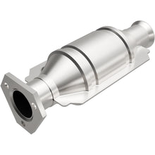 Load image into Gallery viewer, MagnaFlow Exhaust Products Catalytic Converter MagnaFlow Exhaust Products Magnaflow Standard Grade Direct-Fit Catalytic Converter 22916

