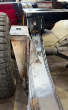 Load image into Gallery viewer, Rust Buster 2004-2012 Colorado Front Bed Mount - Left

