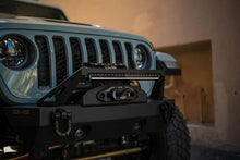 Load image into Gallery viewer, DV8 Offroad 20in Halo Elite Single Row Light Bar with Accent Light - White/Amber
