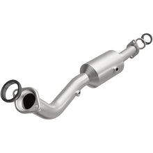 Load image into Gallery viewer, MagnaFlow Direct Fit Converter 03-11 Honda Element 2.4L Underbody
