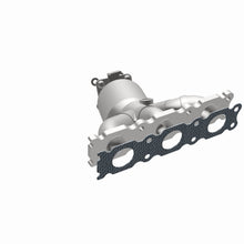 Load image into Gallery viewer, MagnaFlow Exhaust Products Catalytic Converter with Integrated Exhaust Manifold MagnaFlow Exhaust Products Catalytic Converter with Integrated Exhaust Manifold 22-174
