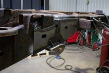 Load image into Gallery viewer, Rustbuster Forward Leaf Spring Mount Right Side
