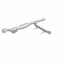 Load image into Gallery viewer, MagnaFlow Conv DF F150 Truck 97-98 V8 4.6L 2W
