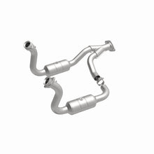 Load image into Gallery viewer, Magnaflow 08-10 Ford F-350 Super Duty 6.8L Direct Fit Converter
