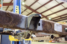 Load image into Gallery viewer, RustBuster 02-08 Dodge Ram 1500 Crew/Quad Cab Middle Body Mount
