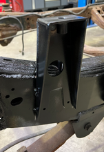 Load image into Gallery viewer, Rust Buster 2004-2012 Colorado Front Bed Mount - Left
