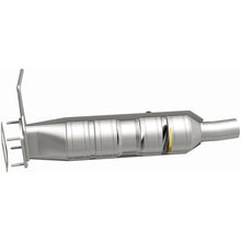 Load image into Gallery viewer, Magnaflow Catalytic Converter Direct Fit MagnaFlow 09-17 Ford F53 V10 6.8L Underbody Direct Fit Catalytic Converter
