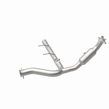 Load image into Gallery viewer, Magnaflow 07-08 Ford Expedition 5.4L Direct Fit Converter
