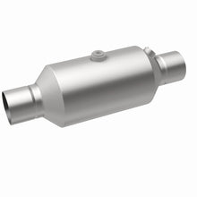 Load image into Gallery viewer, Magnaflow 2.50 w/dual O2 5in. Spun Universal Converter
